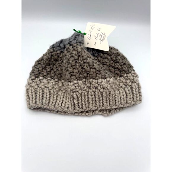 Women’s Gray Beanie Two-Tone Handmade Knit Winter Hat Soft Chunky Yarn One Size - Picture 1 of 9